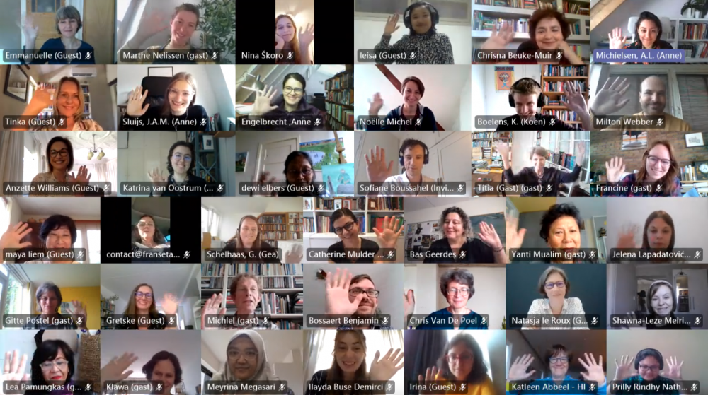 Screenshot van de kennismakingssessie in Teams. Alle deelnemers zwaaien.