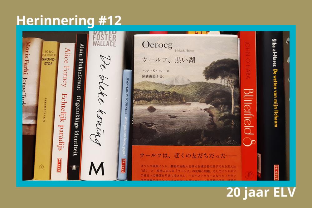 Foto van de boekenkast van het ELV met op de voorgrond de Japanse vertaling van Oeroeg.