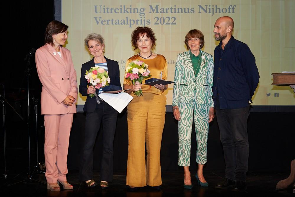 Foto van de laureaten en de jury.