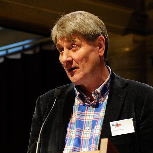 Een foto van Rien Verhoef tijdens zijn lezing op de Literaire Vertaaldagen van 2012.