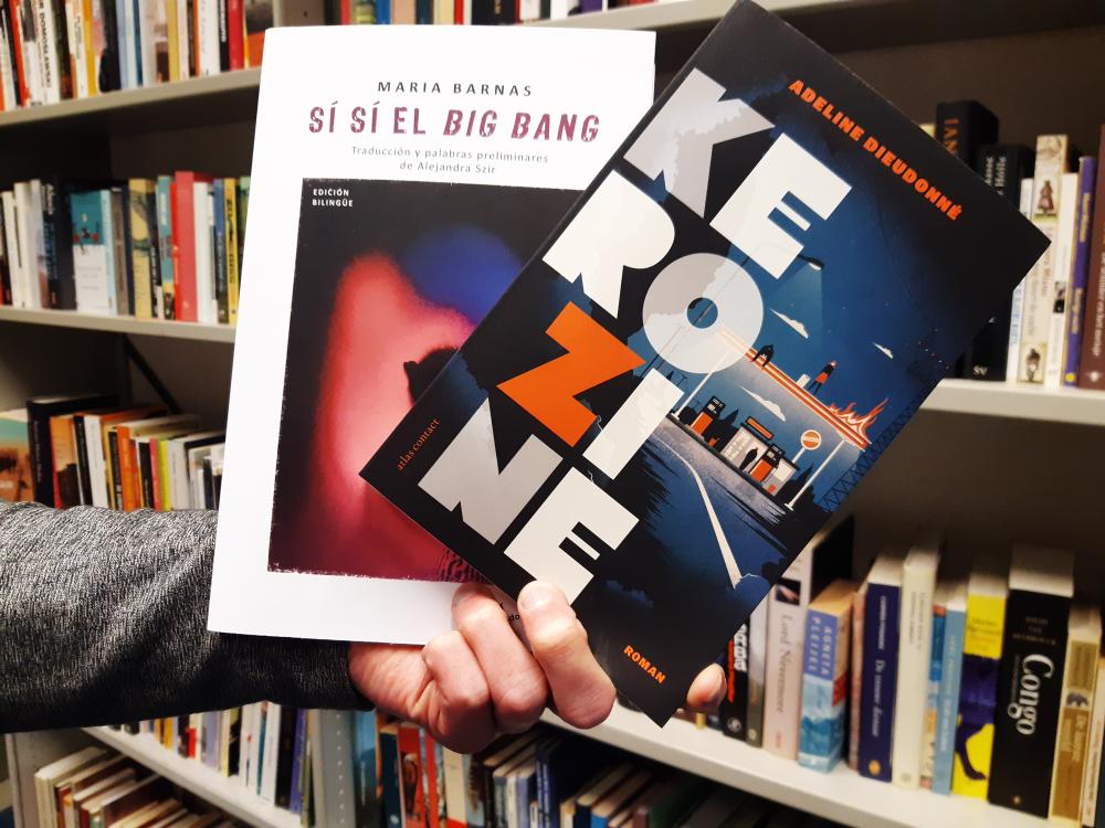 Foto van twee boeken op het ELV-kantoor.