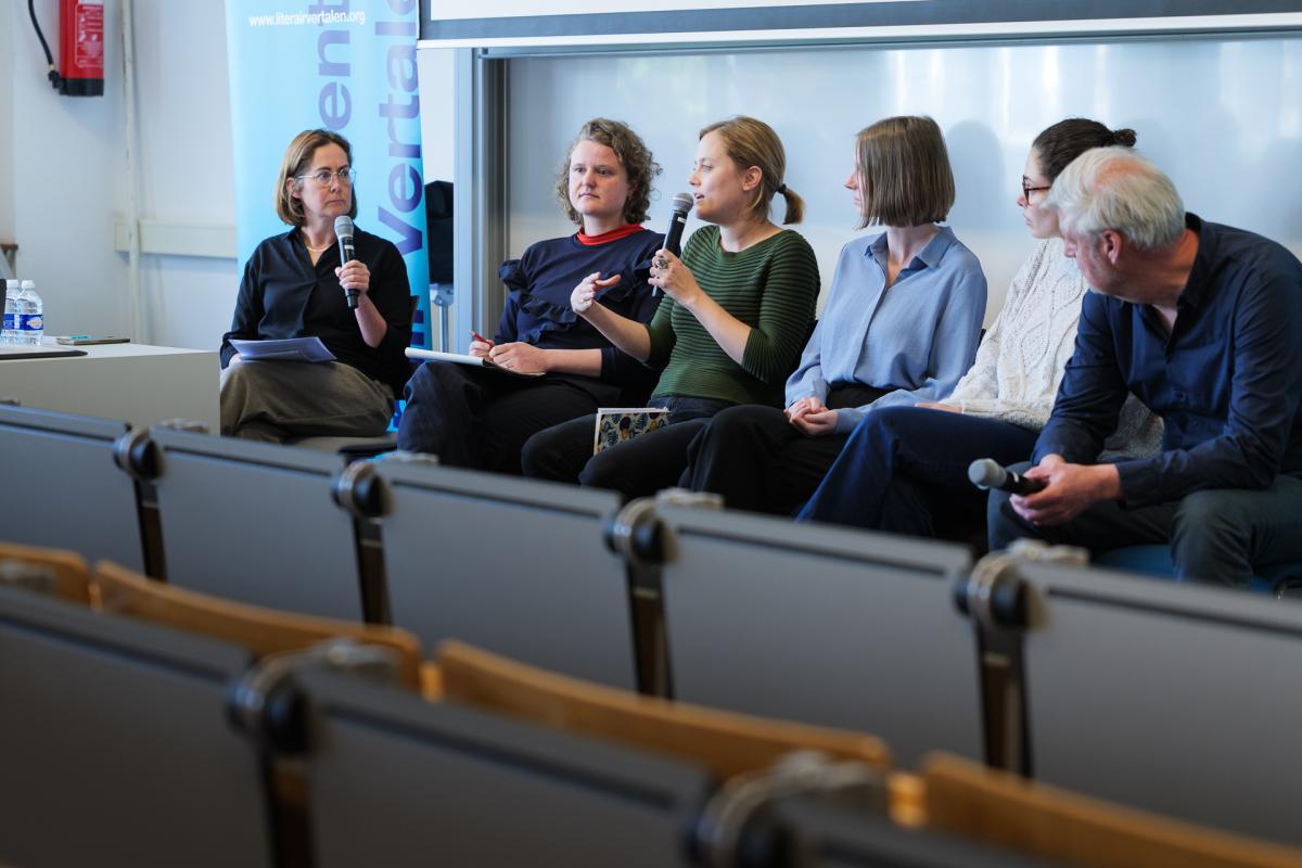 panelleden in gesprek tijdens de ELV studiemiddag