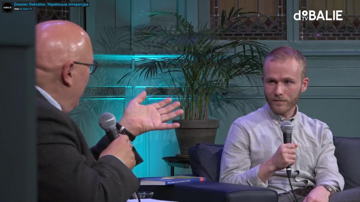 Screenshot van de uitzending met Michel Krielaars en Tobias Wals aan het woord.