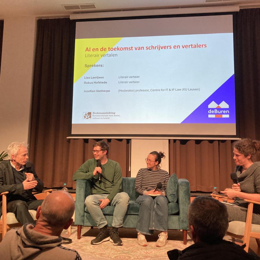 panelgesprek tijdens een bijeenkomst over AI georganiseerd door DeBuren